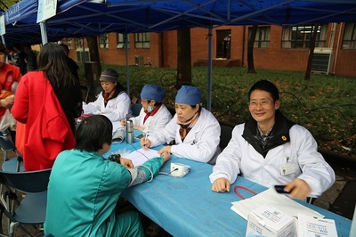 上海交通大學后勤集團成功舉辦第十期“特色服務一條街”活動 企業(yè)管理視角下的高校后勤服務探索